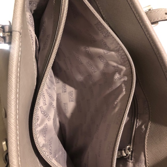 Micheal Kors jet set pocket tote-medium - Picture 5 of 6